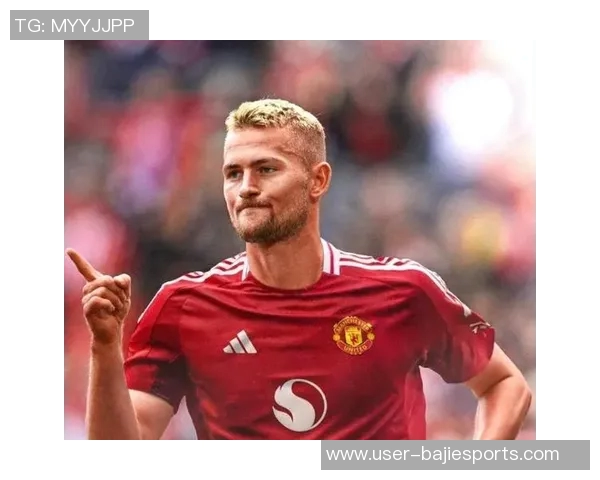 德里赫特社交媒体分享庆祝照片感谢曼联球迷支持艰难比赛后的喜悦 德里赫特社交媒体分享庆祝照片感谢曼联球迷支持艰难比赛后的喜悦