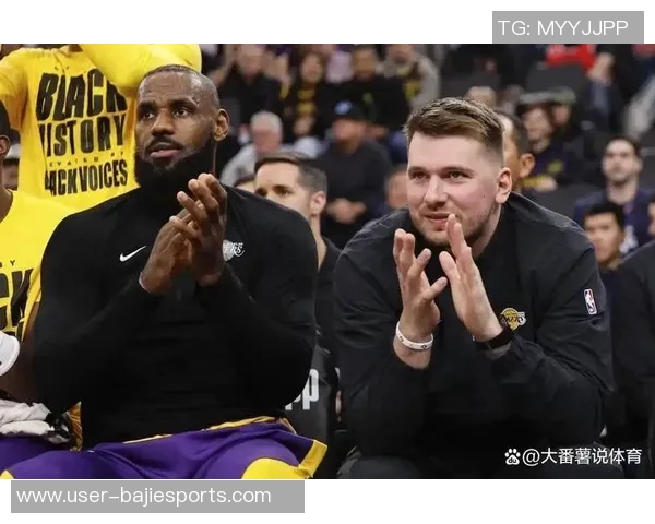 艾顿谈篮球哲学:得分与出手数不重要我信任东契奇詹姆斯和里夫斯的能力 艾顿谈篮球哲学:得分与出手数不重要我信任东契奇詹姆斯和里夫斯的能力